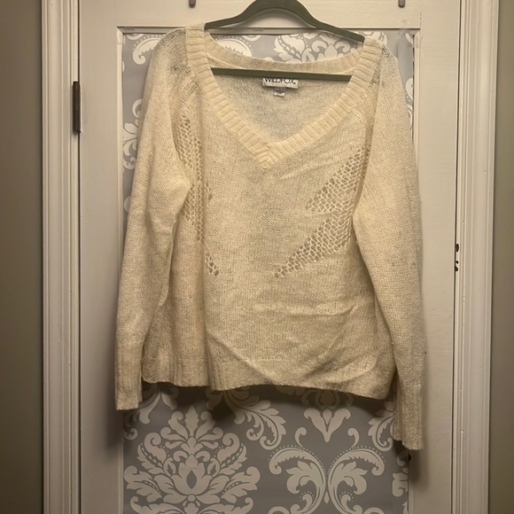 Wildfox Sweaters - Wildfox v neck loose lightening sweater